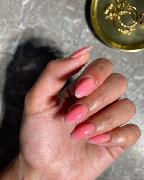 Aura Nails Are Summer’s Vibiest Manicure Trend