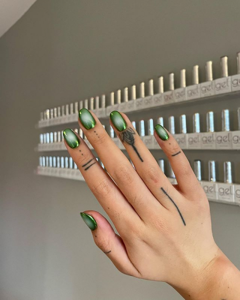 Aura Nails Are Summer’s Vibiest Manicure Trend