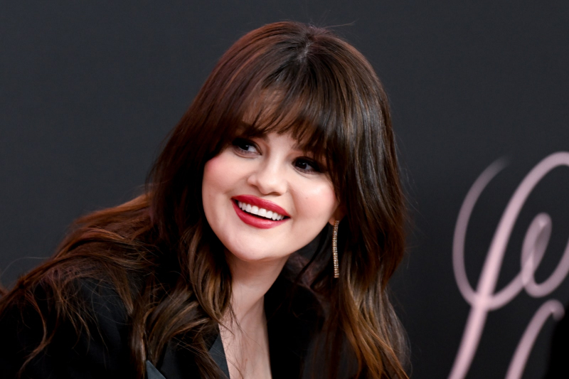 Selena Gomez, Day 1 Swiftie, Debuts A New Taylor-Esque Fringe